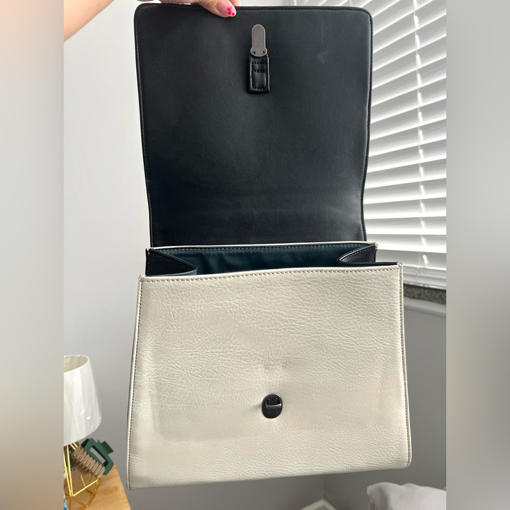 Matt & Nat White Keely Block Handbag Satchel (Preloved) - Picture 5 of 10